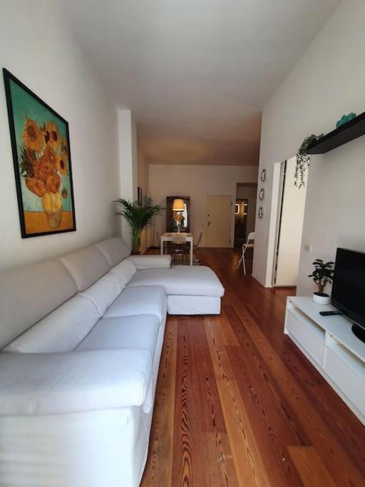 Daisy Apartment - City Center Специя Экстерьер фото