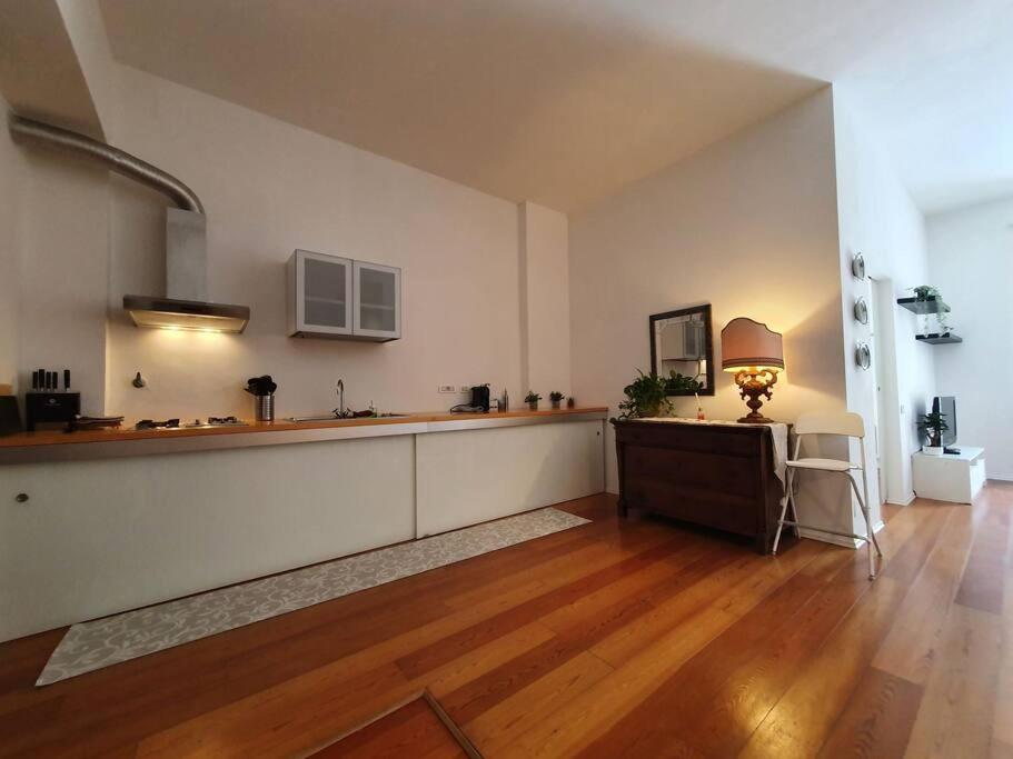 Daisy Apartment - City Center Специя Экстерьер фото